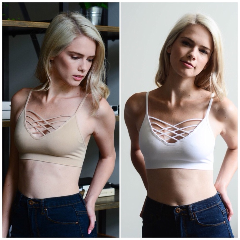 ❗️CLOSING SALE❗️ Black Interwoven Strappy Bralette - Picture 2 of 5